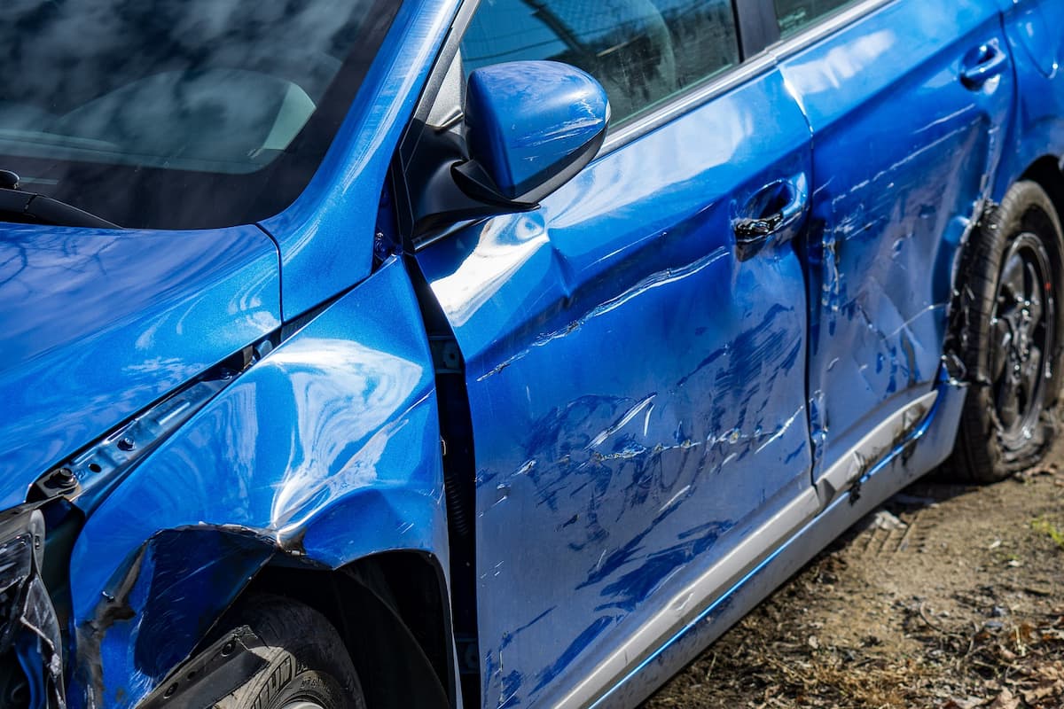 A photo of a damaged car frame.