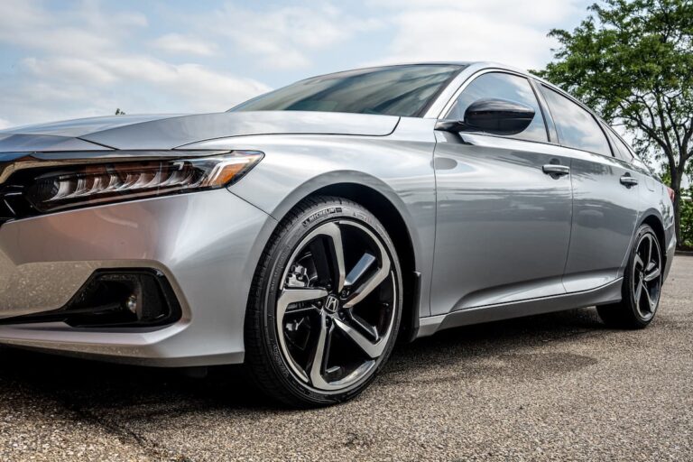 2016 Honda Accord: What Is the Oil Type and Capacity?