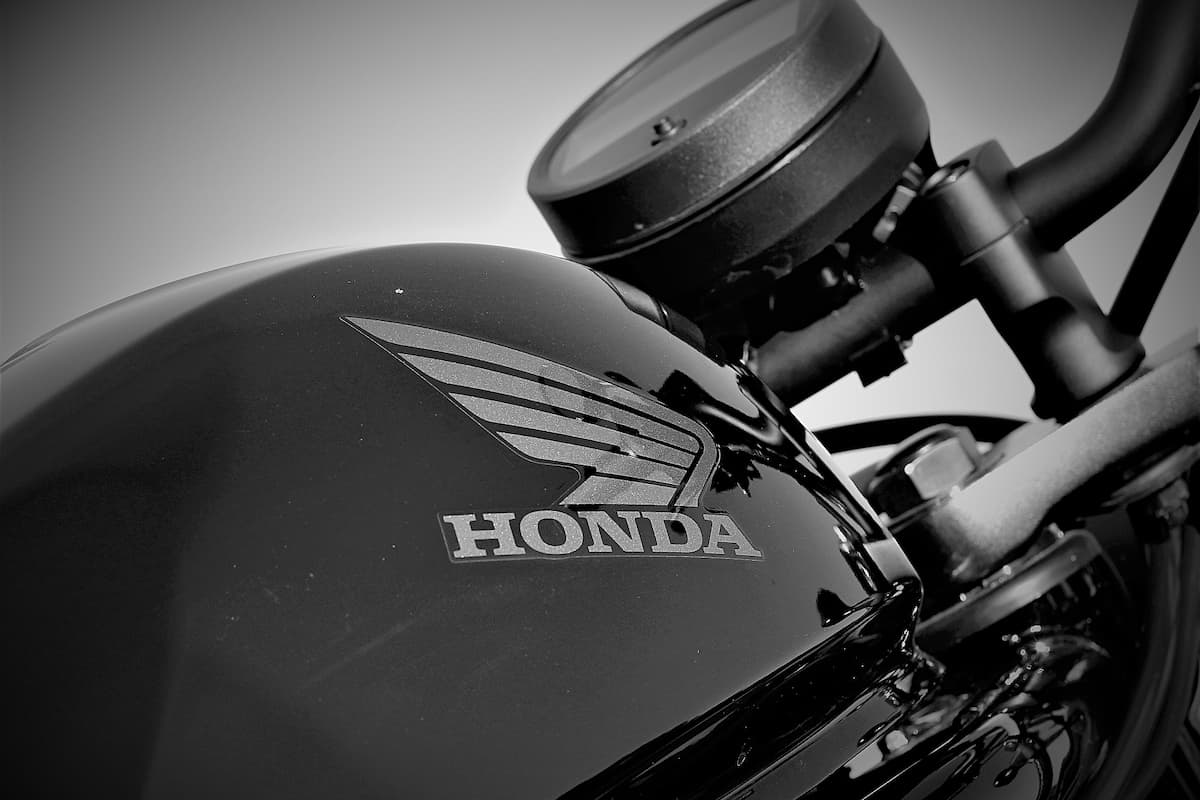 A black and white close-up photo of Honda Rebel 500 logo. 