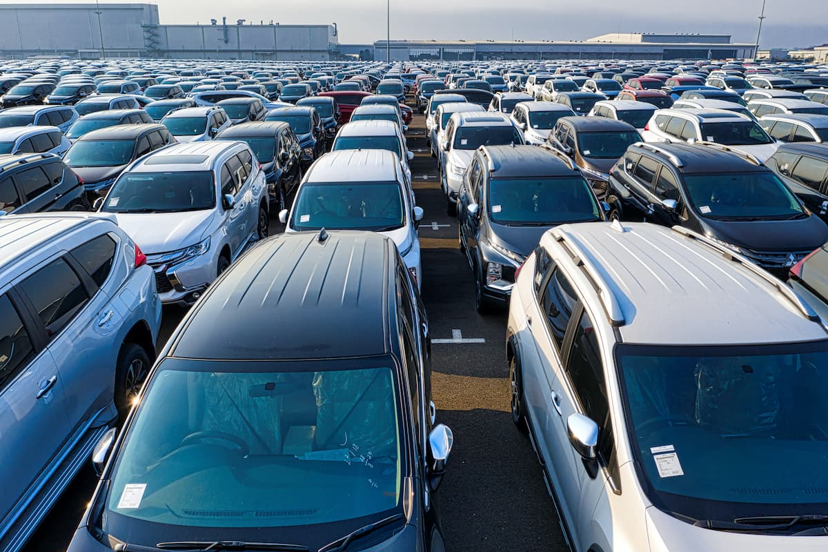 Photo of newly made cars in car manufacture. 